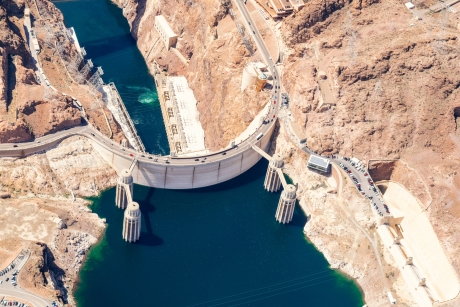 A deep blue river on both sides of a river dam 